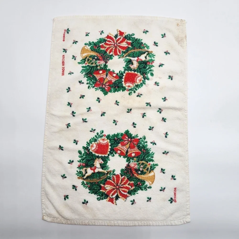 Vintage Cannon Christmas Themed Hand Towels Lot of 4 24x14 Cat Bells Wreath Snow